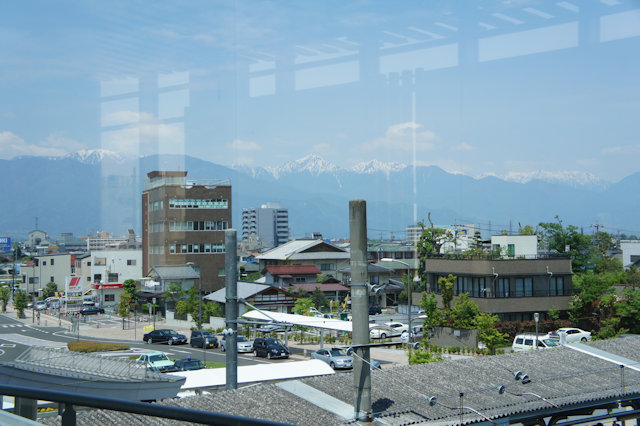 松本駅から望む