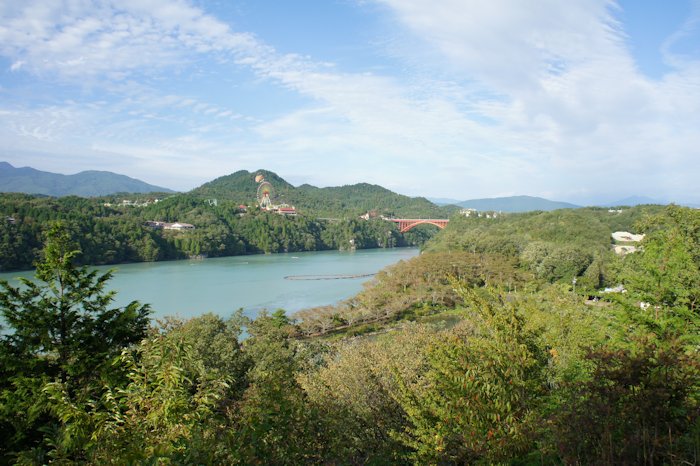 赤い色の恵那峡大橋