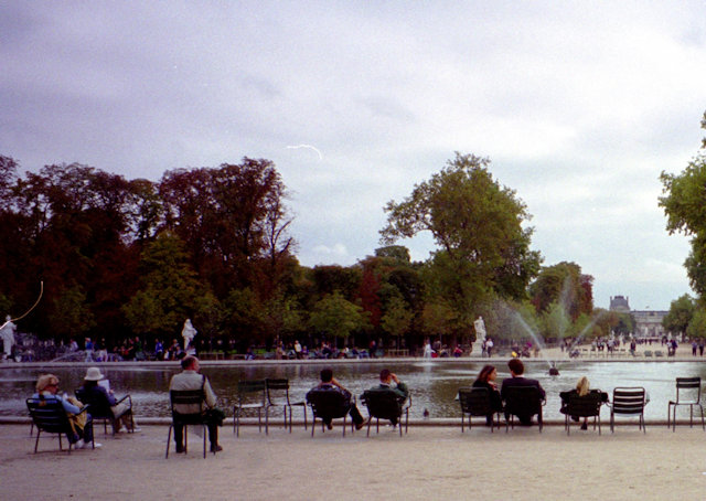 ルーヴル美術館近くの公園