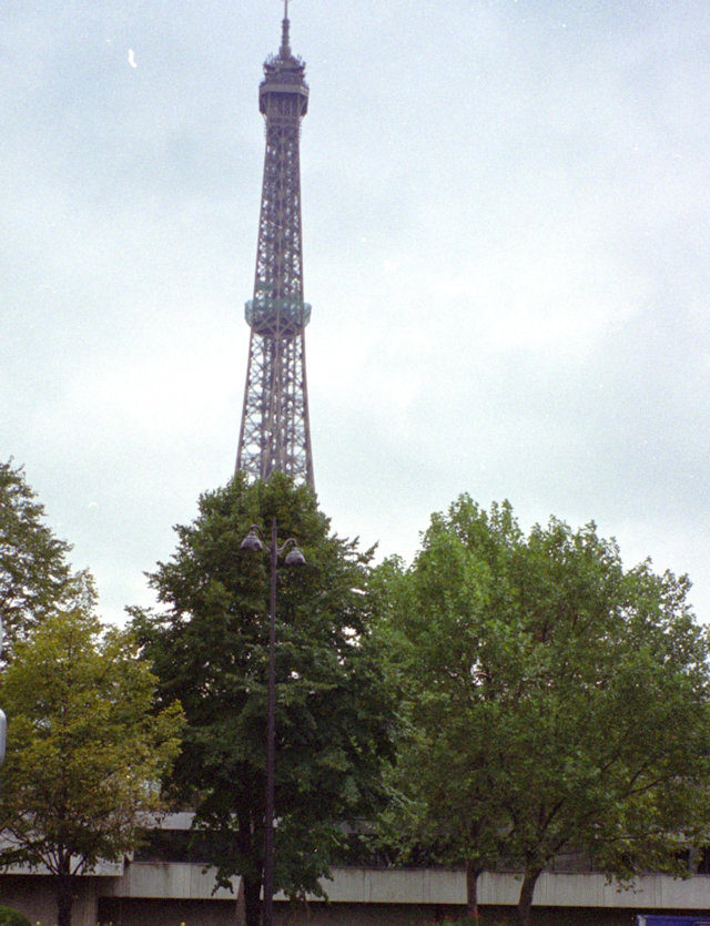 エッフェル塔を望む