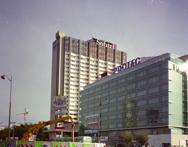 ビラケム駅にて