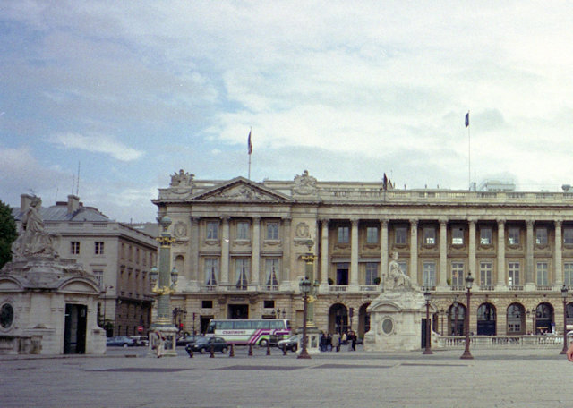 ルーヴル美術館近くの公園
