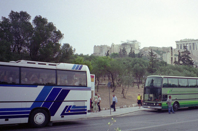 アクロポリスの丘の散策