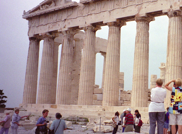 アクロポリスの丘の散策