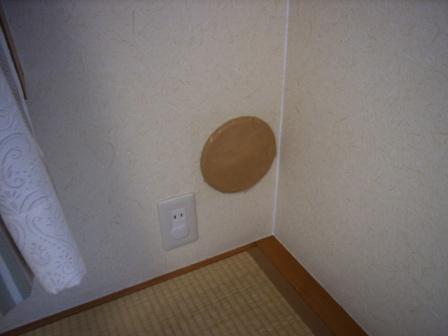 使っていない換気口をガムテープでカバー