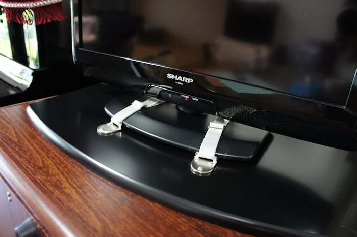 テレビ転倒防止用固定バンド設置（表）