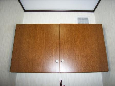 地震に備えて吊戸棚の固定補強を