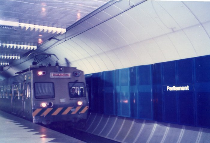 プラットホーム