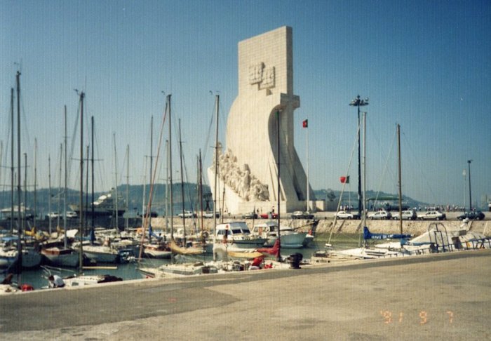 発見モニュメント