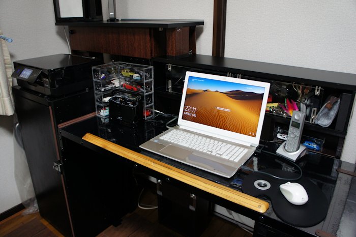 現在のパソコンデスクです
