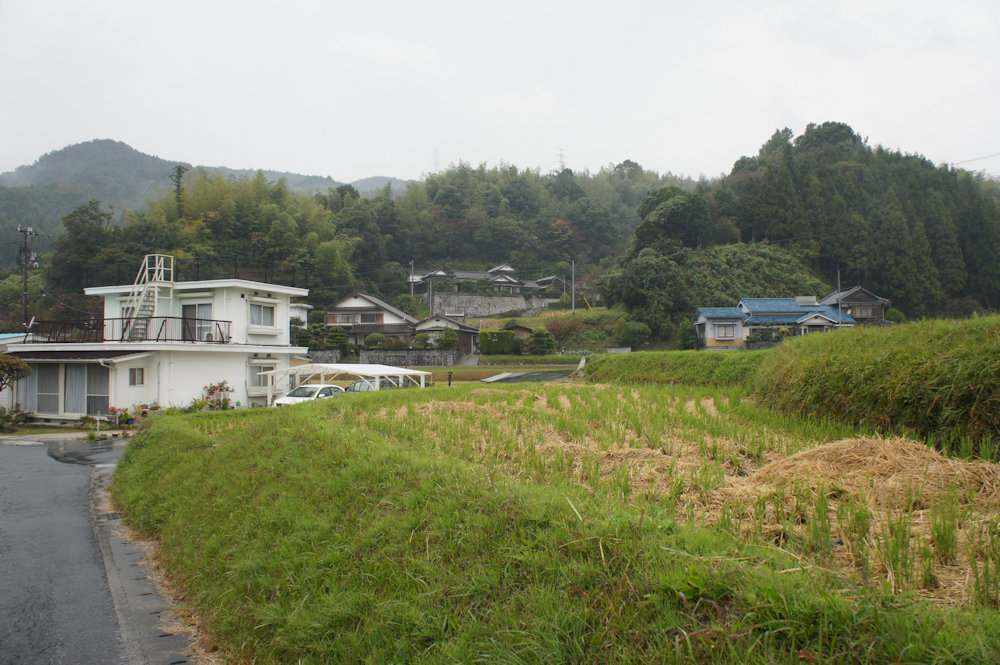 萬徳寺方面から西分地区に向かいます