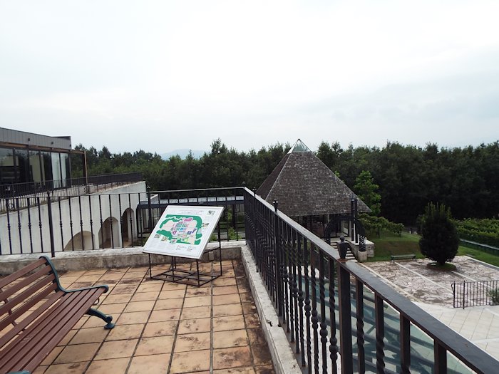 ワイナリー、ブドウ農園全景