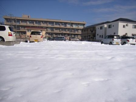 雪の駐車場